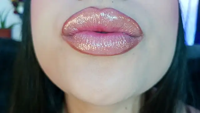 mia roux1 online show from March 7, 10:15 pm