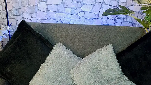 mia roux1 online show from December 19, 7:38 pm