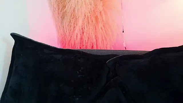 mia roux1 online show from April 2, 7:42 pm