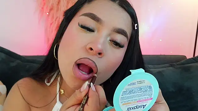 mia roux1 online show from April 10, 9:22 pm