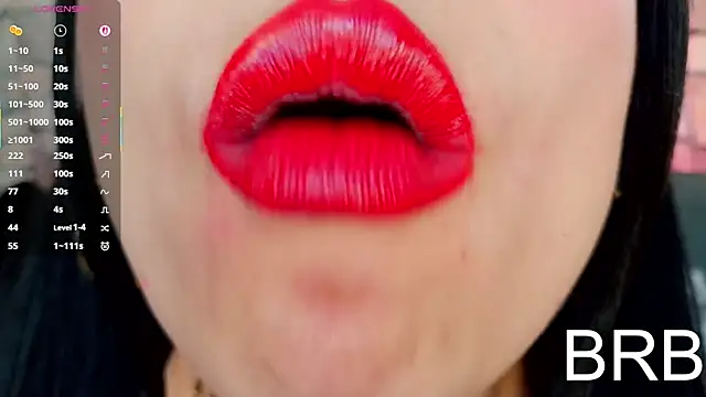 Snapshot of mia_roux1 chatting on November 10, 6:07 am mia roux1 online show from November 10, 6:07 am