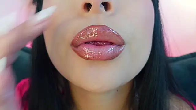 mia roux1 online show from April 6, 11:06 pm