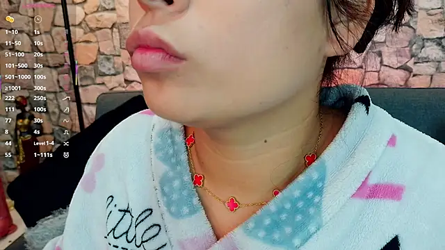 Snapshot of mia_roux1 chatting on November 6, 5:06 pm mia roux1 online show from November 6, 5:06 pm