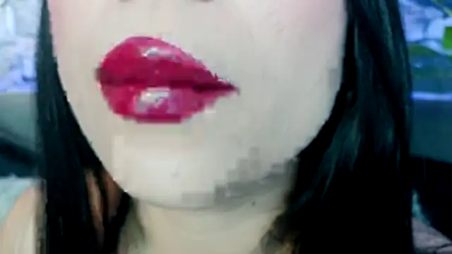 Snapshot of mia_roux1 chatting on December 1, 11:05 pm mia roux1 online show from December 1, 11:05 pm