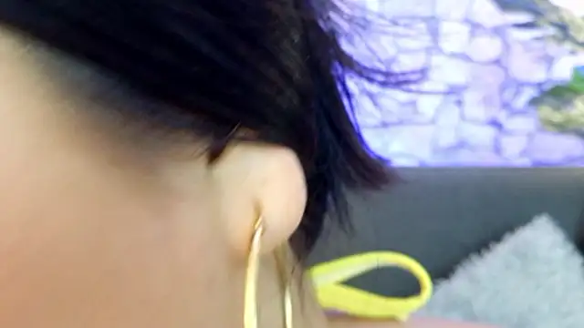 Snapshot of mia_roux1 chatting on November 30, 4:52 pm mia roux1 online show from November 30, 4:52 pm