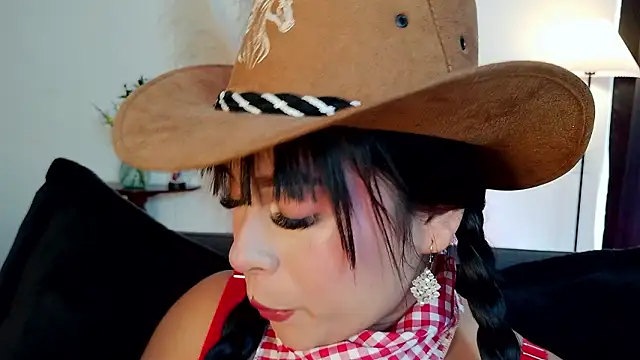 mia roux1 online show from February 8, 8:06 pm