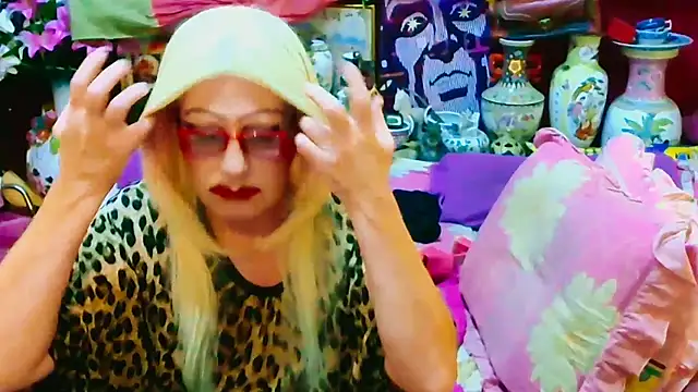 Snapshot of horni4luv chatting on November 22, 11:25 pm horni4luv online show from November 22, 11:25 pm