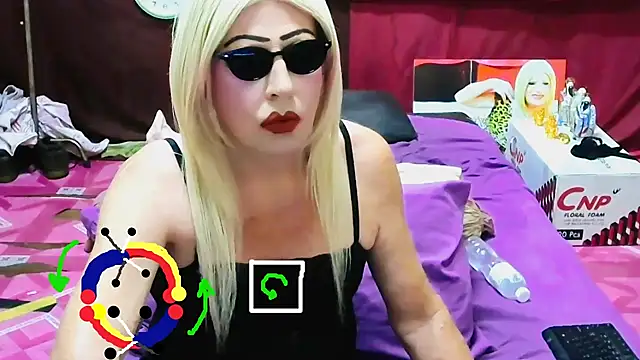 Snapshot of horni4luv chatting on June 7, 8:25 pm horni4luv online show from June 7, 8:25 pm