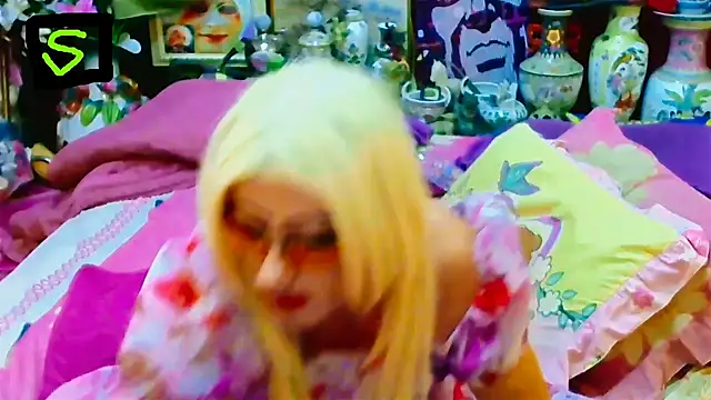 Snapshot of horni4luv chatting on November 30, 11:38 pm horni4luv online show from November 30, 11:38 pm