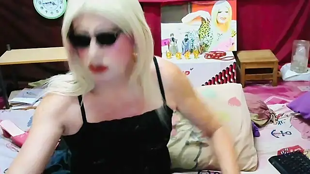 Snapshot of horni4luv chatting on June 16, 8:53 pm horni4luv online show from June 16, 8:53 pm