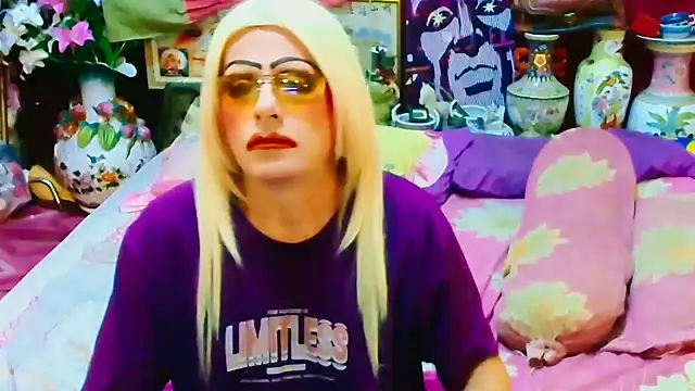 Snapshot of horni4luv chatting on November 27, 11:38 pm horni4luv online show from November 27, 11:38 pm