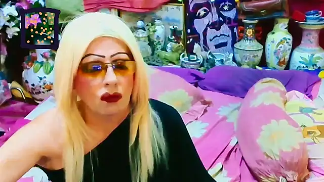 Snapshot of horni4luv chatting on December 2, 11:28 pm horni4luv online show from December 2, 11:28 pm