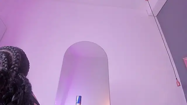 Snapshot of Miss_ambrer_ chatting on February 14, 8:20 pm Miss ambrer online show from February 14, 8:20 pm