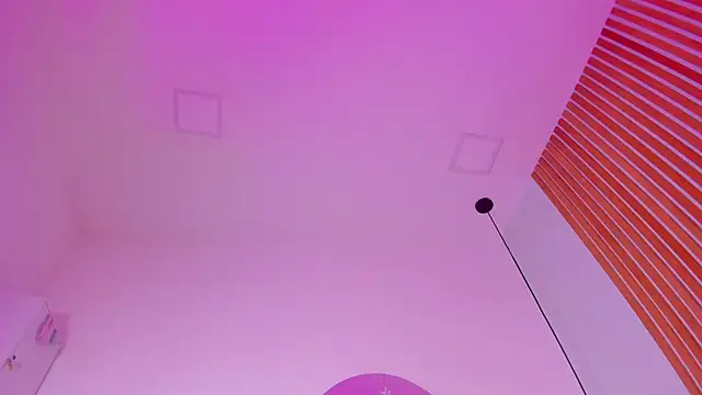 Snapshot of Miss_ambrer_ chatting on December 23, 4:34 am Miss ambrer online show from December 23, 4:34 am