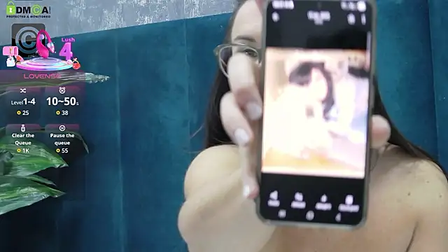 Roxie Anne online show from February 3, 6:22 am