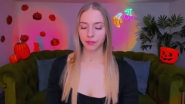 Snapshot of sassy_cutie chatting on November 12, 6:28 am sassy cutie online show from November 12, 6:28 am