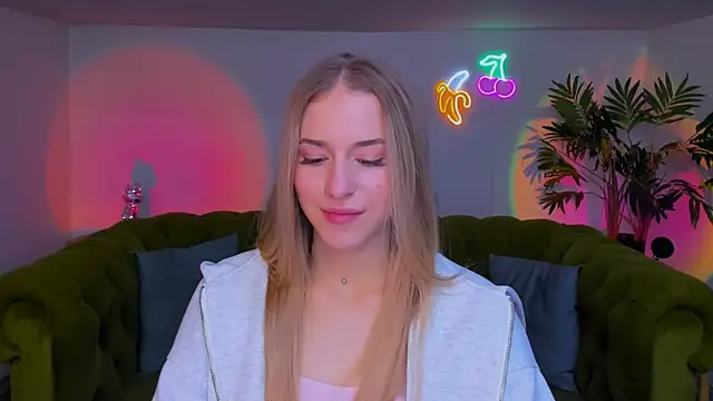 Snapshot of sassy_cutie chatting on November 13, 8:02 pm sassy cutie online show from November 13, 8:02 pm