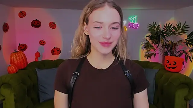 Snapshot of sassy_cutie chatting on October 30, 8:28 pm sassy cutie online show from October 30, 8:28 pm