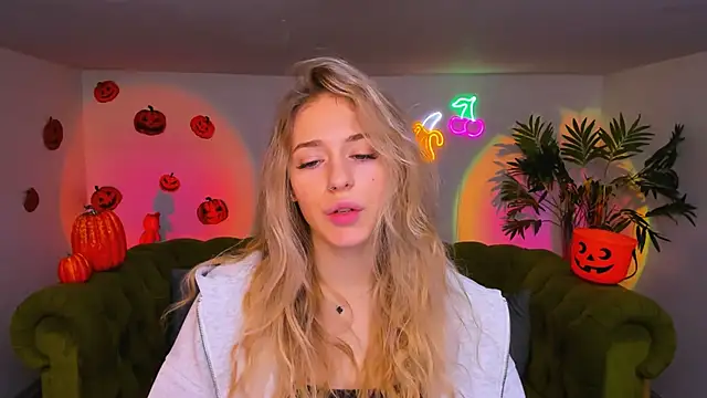 Snapshot of sassy_cutie chatting on November 5, 6:16 am sassy cutie online show from November 5, 6:16 am