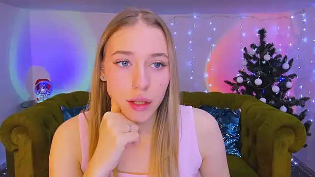 Snapshot of sassy_cutie chatting on December 15, 8:09 am sassy cutie online show from December 15, 8:09 am