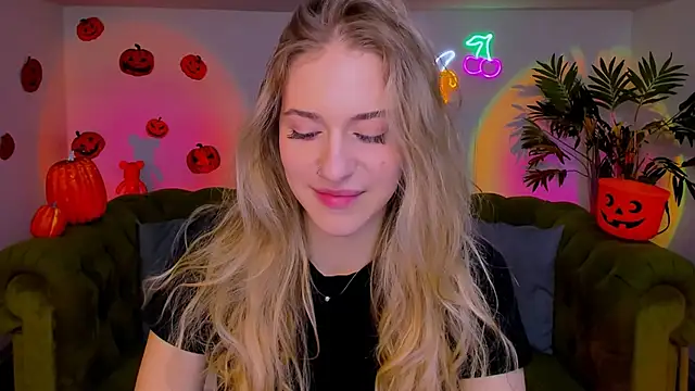 Snapshot of sassy_cutie chatting on November 10, 6:07 am sassy cutie online show from November 10, 6:07 am