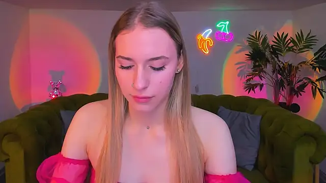 Snapshot of sassy_cutie chatting on November 30, 6:25 am sassy cutie online show from November 30, 6:25 am