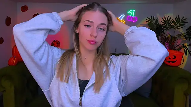 Snapshot of sassy_cutie chatting on November 11, 6:08 am sassy cutie online show from November 11, 6:08 am