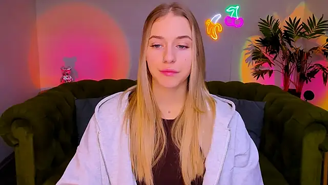 Snapshot of sassy_cutie chatting on November 17, 6:06 am sassy cutie online show from November 17, 6:06 am