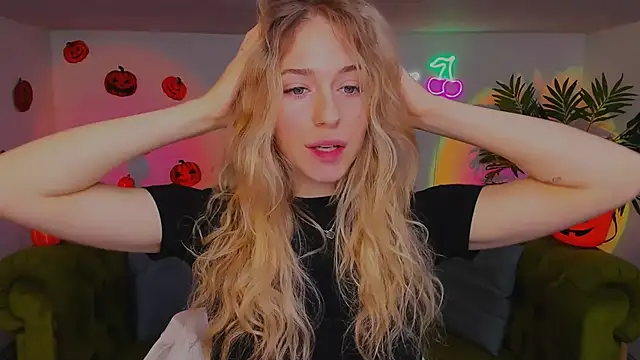 Snapshot of sassy_cutie chatting on November 4, 6:06 am sassy cutie online show from November 4, 6:06 am