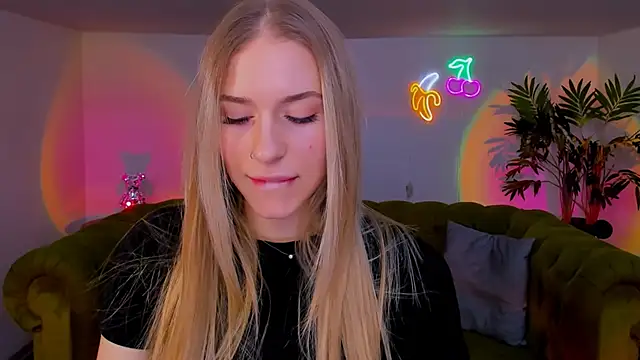 Snapshot of sassy_cutie chatting on November 26, 6:24 am sassy cutie online show from November 26, 6:24 am