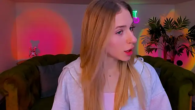 Snapshot of sassy_cutie chatting on November 19, 6:02 am sassy cutie online show from November 19, 6:02 am