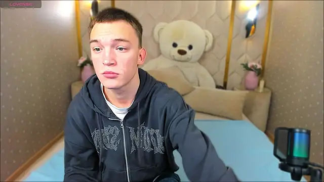 Snapshot of Derek_Banville chatting on October 30, 12:14 pm Derek Banville online show from October 30, 12:14 pm