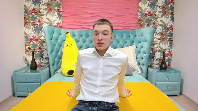 Snapshot of Derek_Banville chatting on October 31, 12:57 pm Derek Banville online show from October 31, 12:57 pm