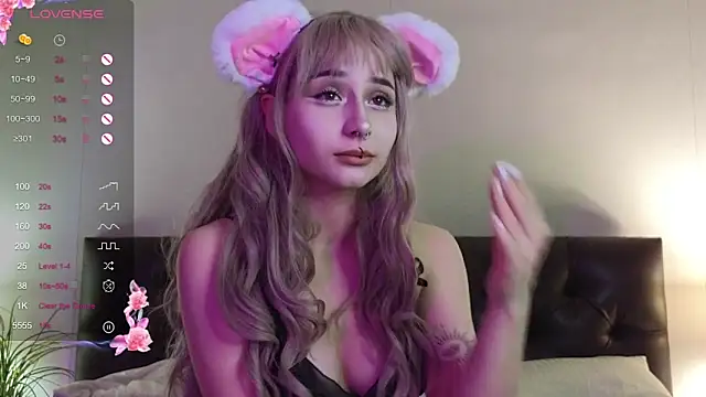 Snapshot of _JustCass_ chatting on December 5, 2:54 am JustCass online show from December 5, 2:54 am