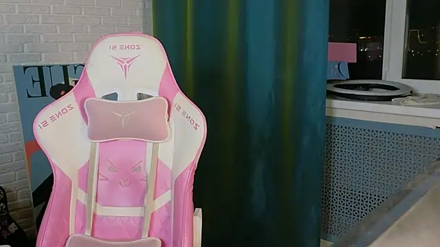 Snapshot of _JustCass_ chatting on November 21, 11:04 pm JustCass online show from November 21, 11:04 pm