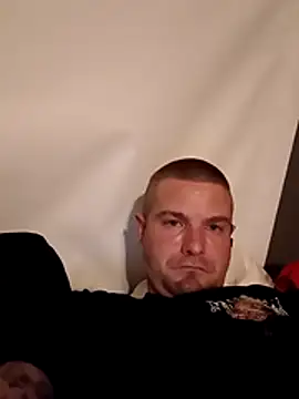 Snapshot of DadDDick925 chatting on November 15, 11:03 am DadDDick925 online show from November 15, 11:03 am