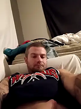 Snapshot of DadDDick925 chatting on November 8, 11:58 am DadDDick925 online show from November 8, 11:58 am