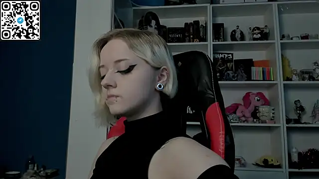 Holy Mistress S online show from February 6, 10:00 am