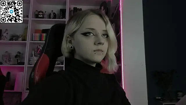 Holy Mistress S online show from March 15, 10:11 am