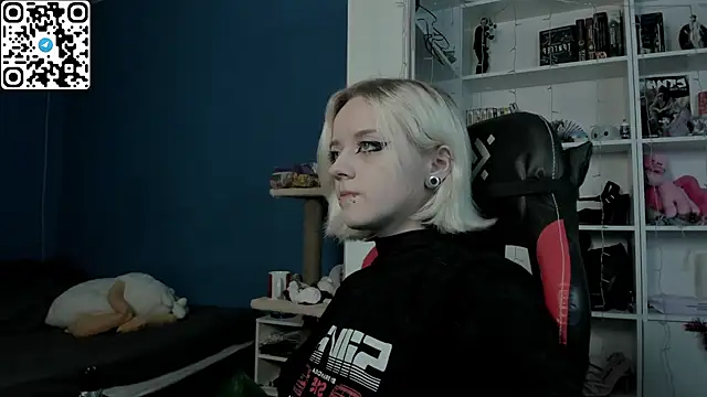 Holy Mistress S online show from December 19, 10:06 am