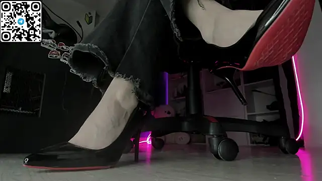 Holy Mistress S online show from May 14, 8:22 am