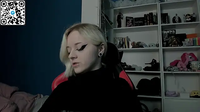 Holy Mistress S online show from January 11, 10:00 am