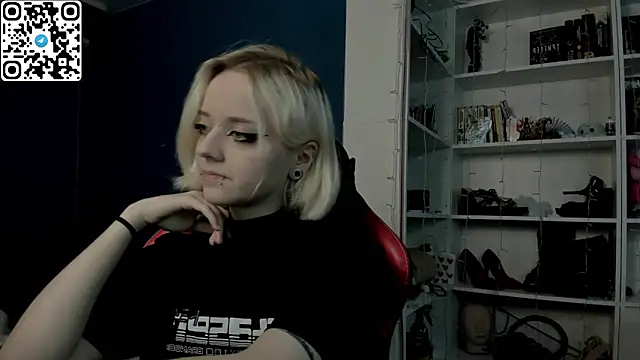 Holy Mistress S online show from December 17, 10:09 am