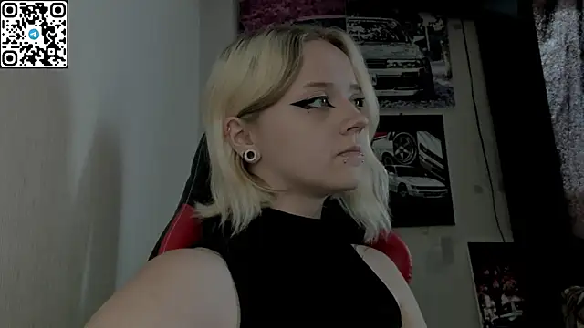 Snapshot of Holy_Mistress_S chatting on July 9, 7:42 am Holy Mistress S online show from July 9, 7:42 am