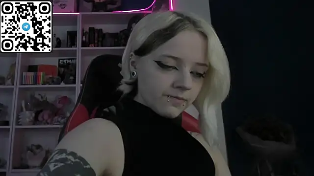 Holy Mistress S online show from May 10, 8:40 am