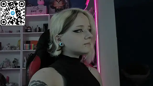 Holy Mistress S online show from May 3, 8:08 am