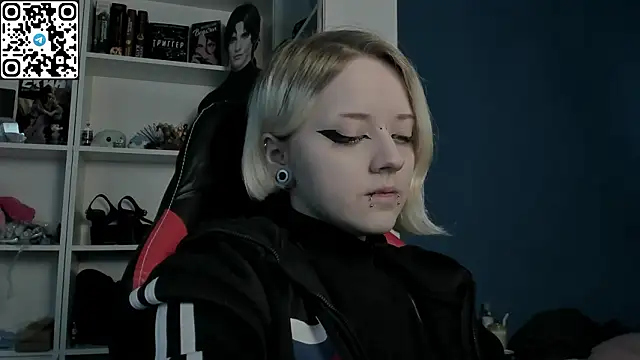 Holy Mistress S online show from February 13, 9:42 am