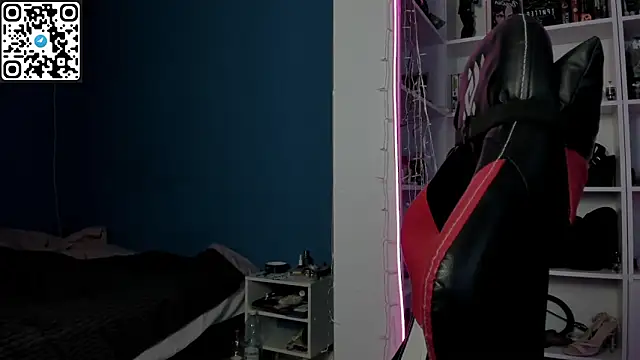 Holy Mistress S online show from January 10, 10:10 am