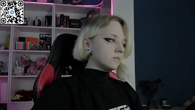 Holy Mistress S online show from March 21, 9:25 am