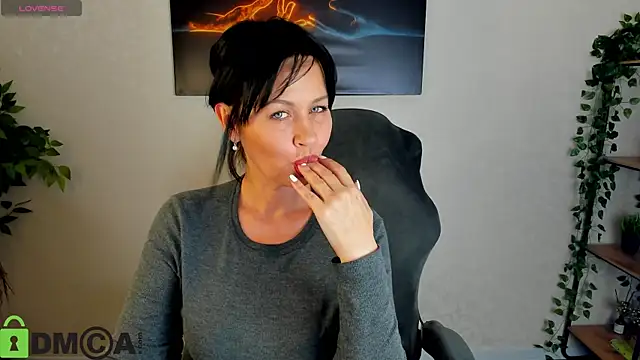 Snapshot of Sara_Devills chatting on April 1, 9:10 am Sara Devills online show from April 1, 9:10 am